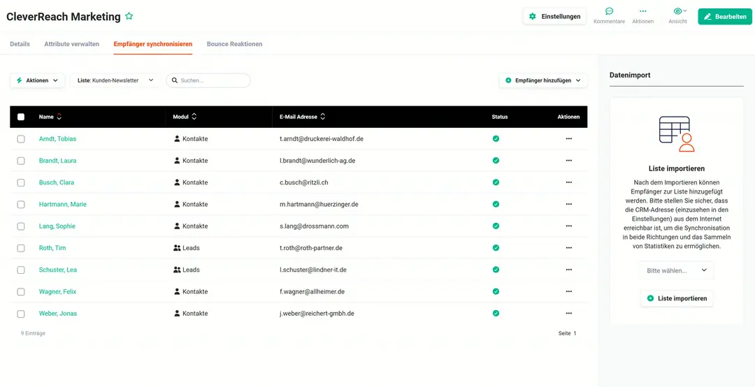 Reiter „Empfänger synchronisieren“ mit Liste „Kunden-Newsletter“: neun Empfänger, sieben Kontakte und die Leads Tim Roth und Lea Schuster, mit Firmenadressen und grünem Häkchen; rechts „Liste importieren“