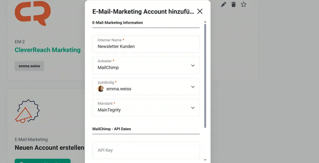 Popup zum Hinzufügen eines E-Mail-Marketing-Accounts: interner Name „Newsletter Kunden“, Anbieter MailChimp, zuständig emma.weiss, Mandant MainTegrity und leeres Feld „API Key“