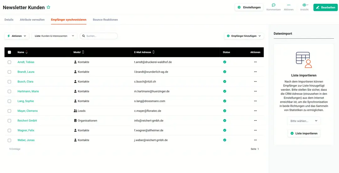 Reiter „Empfänger synchronisieren“ mit Liste „Kunden & Interessenten“: neun Empfänger aus Kontakten, dem Lead Clemens Mayer und der Organisation Reichert GmbH, mit Firmenadressen und grünem Häkchen