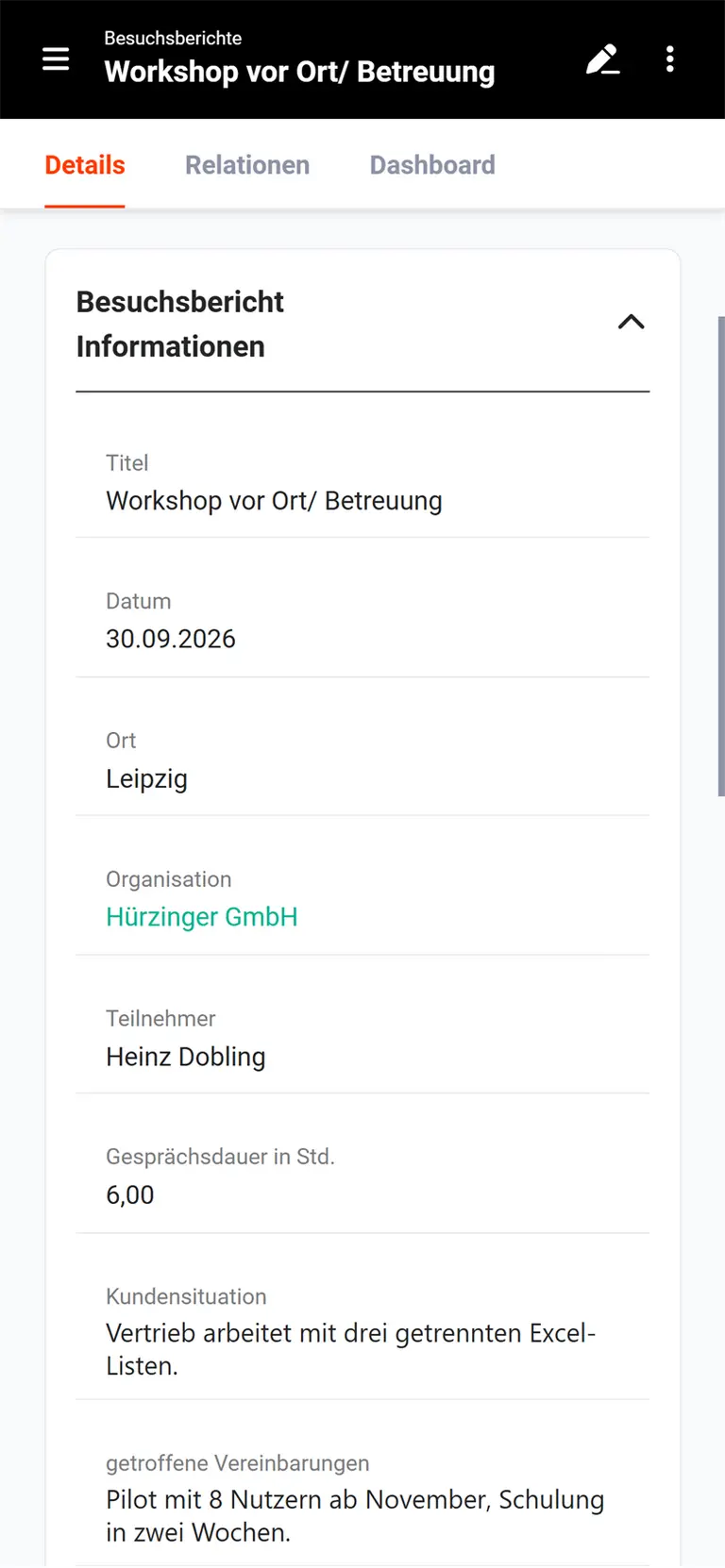 Besuchsbericht auf dem Smartphone mit Kundensituation und Vereinbarungen